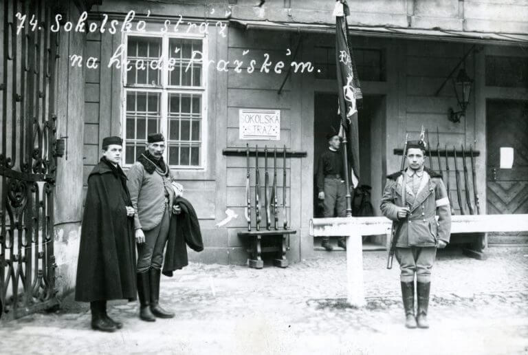 Sokolská stráž na hradě Pražském - historická fotografie